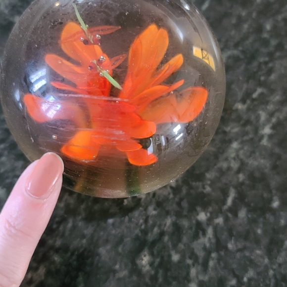 Vintage Floral Art Globe Paperweights Set of 3 - Picture 6 of 13